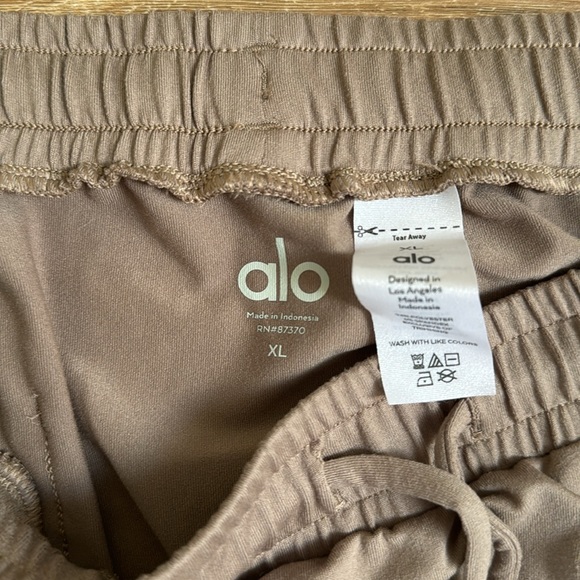 Men’s Alo sweat pants - Picture 3 of 3